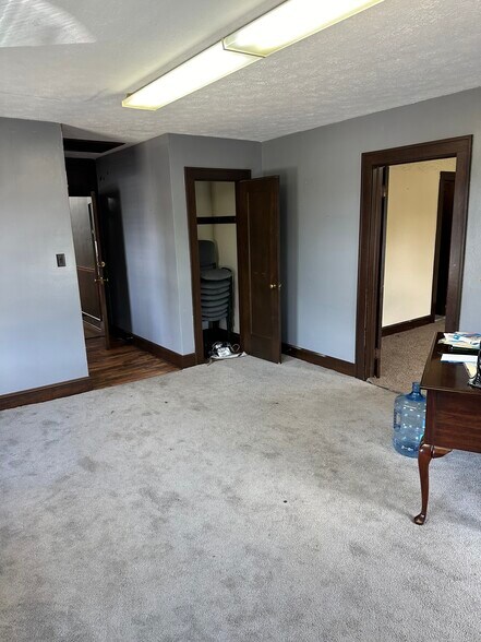 More Photos Of 942 N Main St, Akron Storefront Retail Office For Lease