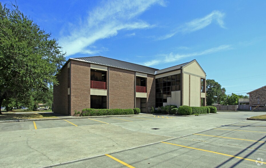 More Photos Of 1228 N Logan St, Texas City Office For Lease