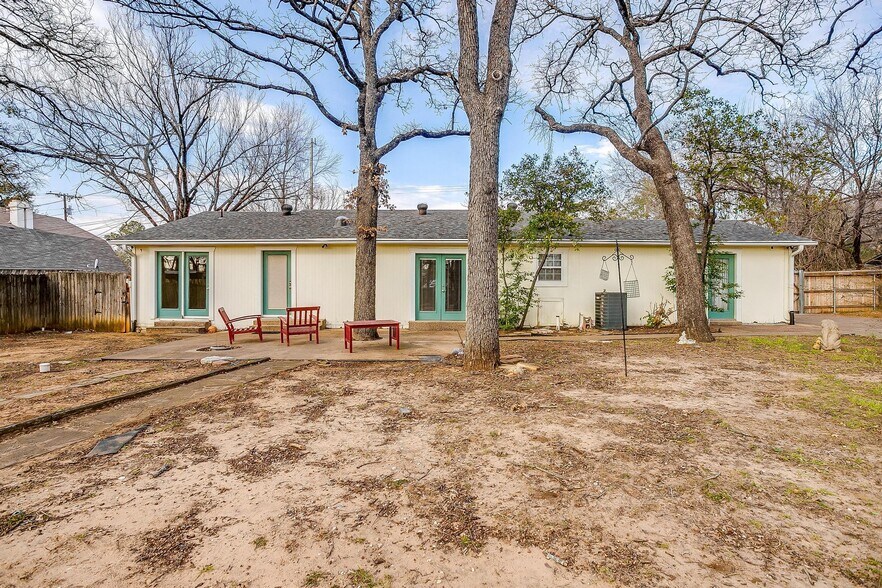 More Photos Of 2418 Cales Dr, Arlington Office Residential For Sale