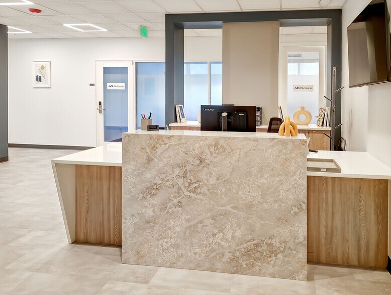 More Photos Of 3003 Tamiami Trl N, Naples Coworking Space