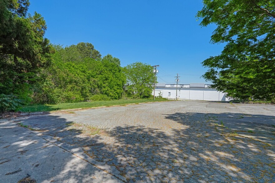 More Photos Of 3311 Burlington Rd, Greensboro Office For Sale
