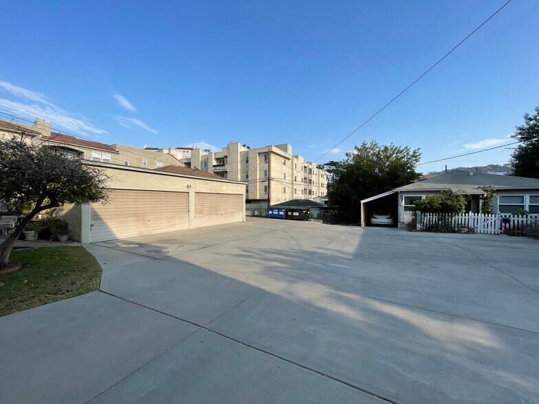 More Photos Of 10634 Whipple St, Toluca Lake Apartments For Sale