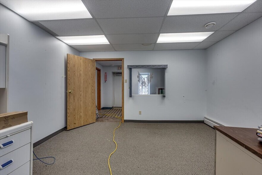 More Photos Of 4831 50 St, Alix Flex For Sale