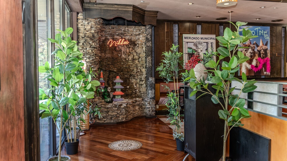 More Photos Of 5815 Windward Pky, Alpharetta General Retail For Sale