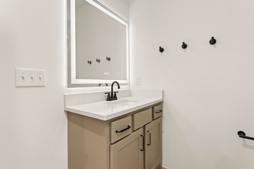 More Photos Of 814 6th St SE, Minneapolis Apartments For Sale