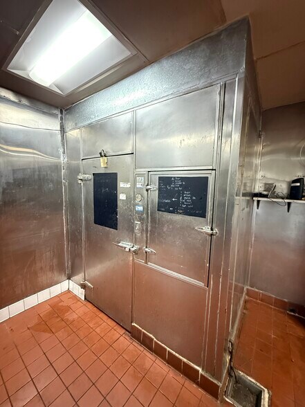 More Photos Of 445 E Anaheim St, Wilmington Unknown For Lease