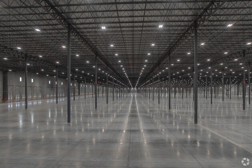 More Photos Of 210 Sunridge Blvd, Wilmer Distribution For Lease