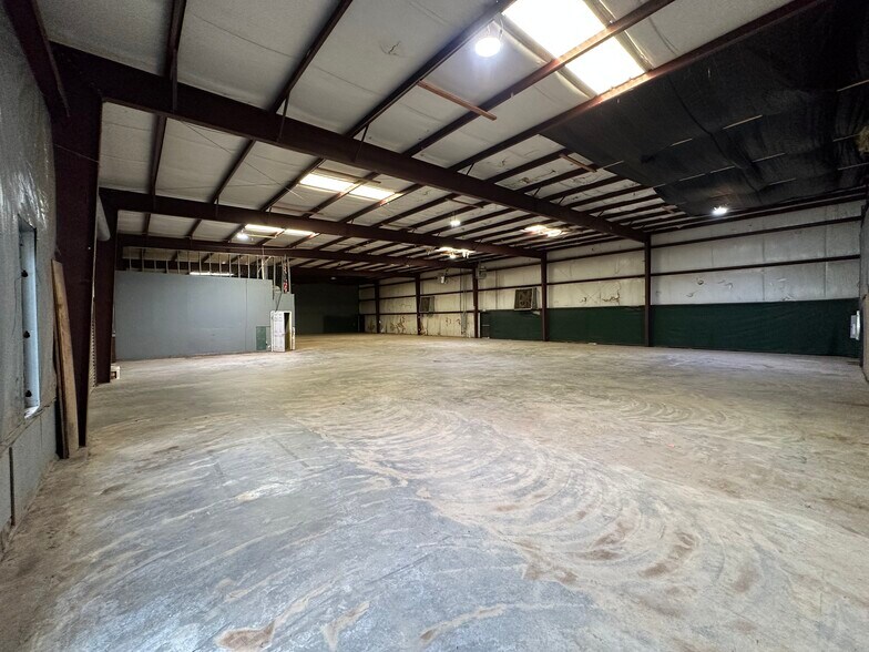 More Photos Of 4480 N Industrial Dr, Cumming Warehouse For Lease