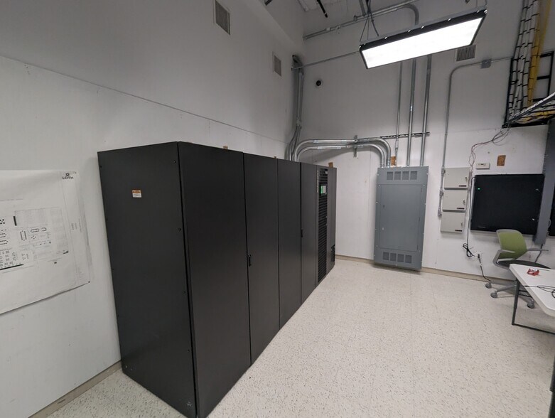 More Photos Of 11410 Greens Crossing Blvd, Houston Light Manufacturing For Sale