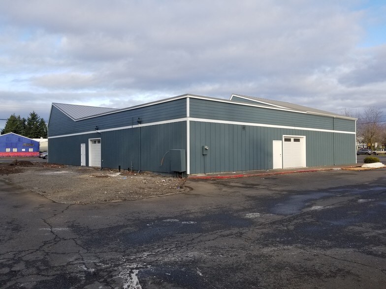 More Photos Of 993 NE Kane Dr, Gresham Freestanding For Lease