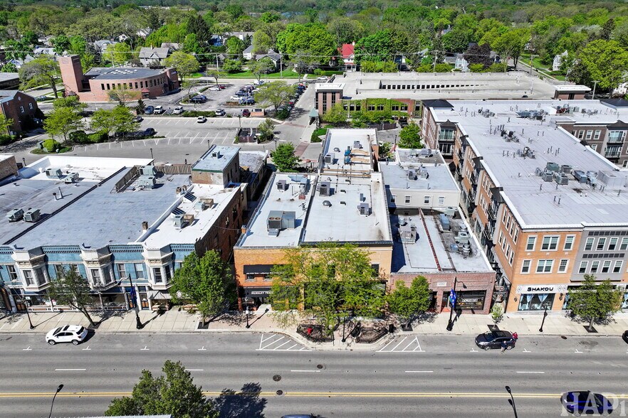 More Photos Of 545-547 N Milwaukee Ave, Libertyville General Retail For Sale