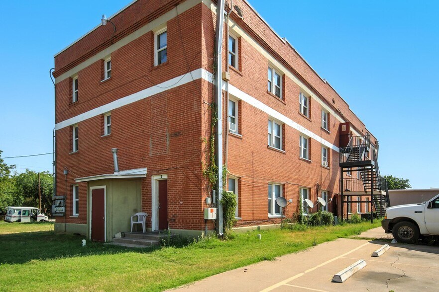 More Photos Of 1705 S 3rd St, Abilene Apartments For Sale