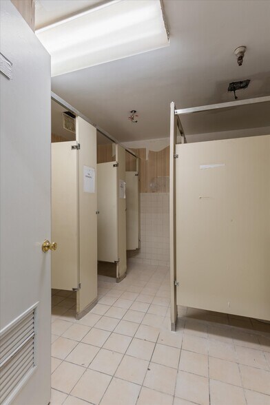 More Photos Of 1811-1813 Old Estill Springs Rd, Tullahoma Warehouse For Sale