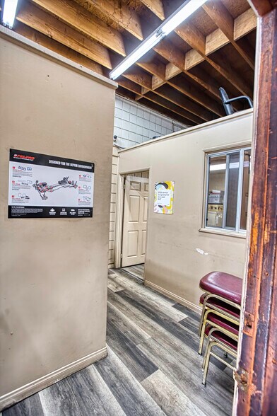 More Photos Of 590 N Lake Ave, Pasadena Auto Repair For Sale