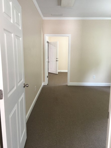 More Photos Of 173-179 Fulton Ct, Peachtree City Light Distribution For Lease