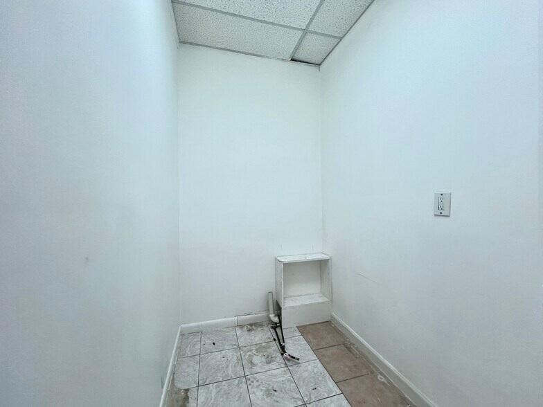 More Photos Of 4908 SW 8th St, Miami Medical For Lease