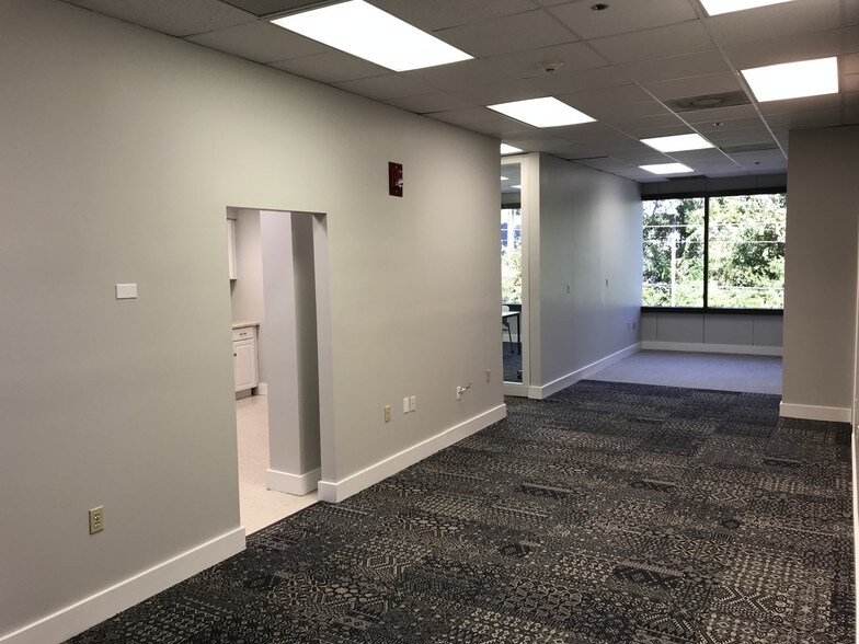 More Photos Of 24 Oglethorpe Professional Blvd, Savannah Medical For Lease