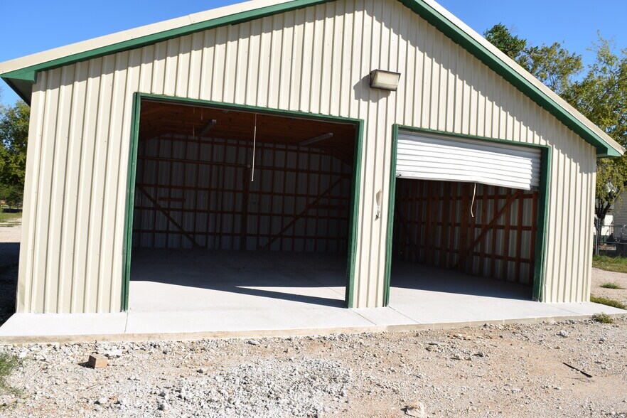 More Photos Of 12115 West Dr, Cypress Land For Lease