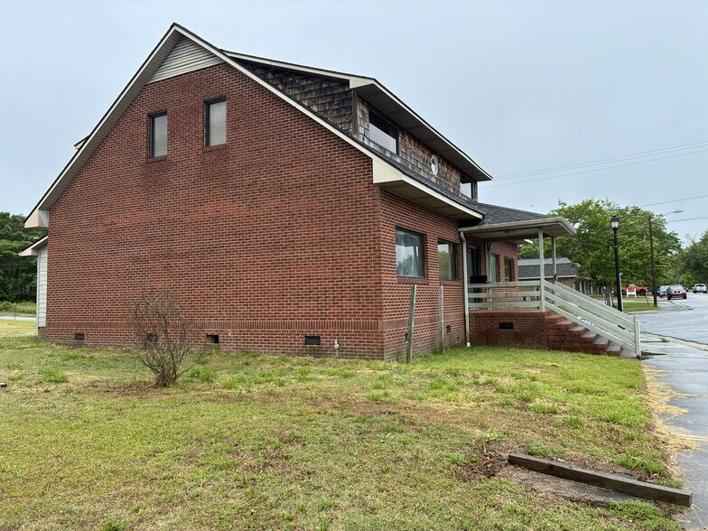More Photos Of 212 W Water St, Plymouth Office Residential For Lease