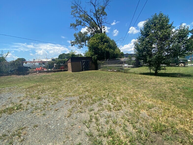 More Photos Of 4510 Old Pineville Rd, Charlotte Warehouse For Lease