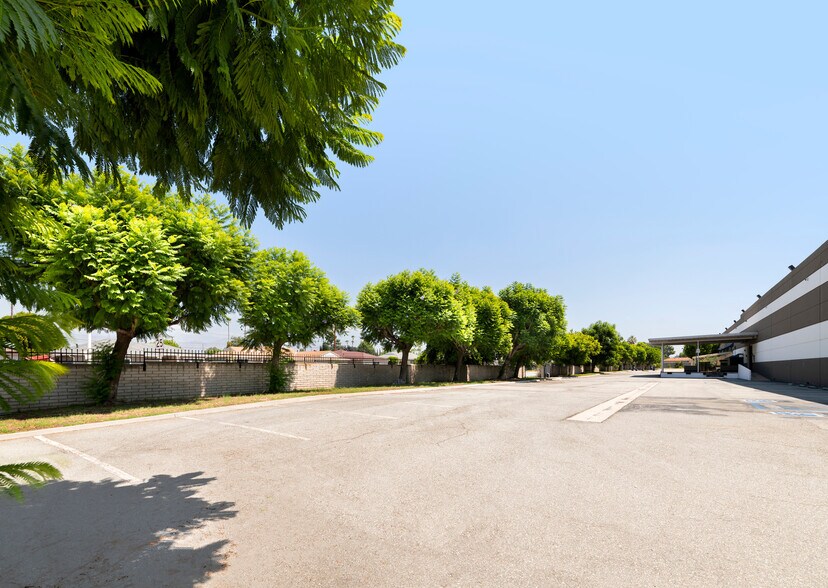 More Photos Of 708 N Vincent Ave, Covina Manufacturing For Lease