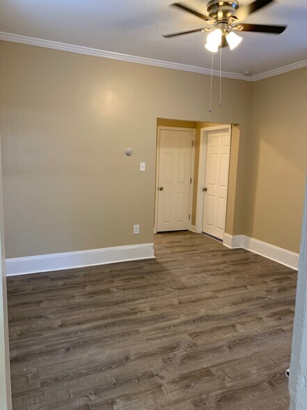 More Photos Of 401 S Springfield Rd, Clifton Heights Storefront Retail Residential For Sale