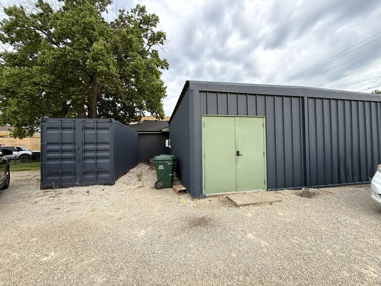 More Photos Of 421 N Spruce St, Abilene Freestanding For Sale