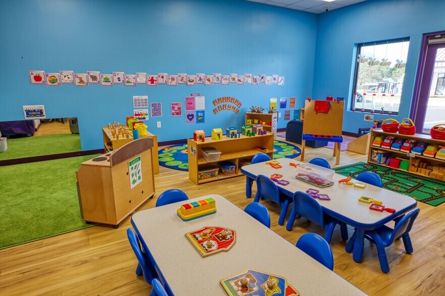 More Photos Of 15565 Golden Isle Blvd, Orlando Daycare Center For Sale