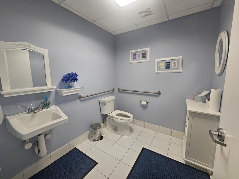 More Photos Of 124 Main St, Huntington Medical For Lease