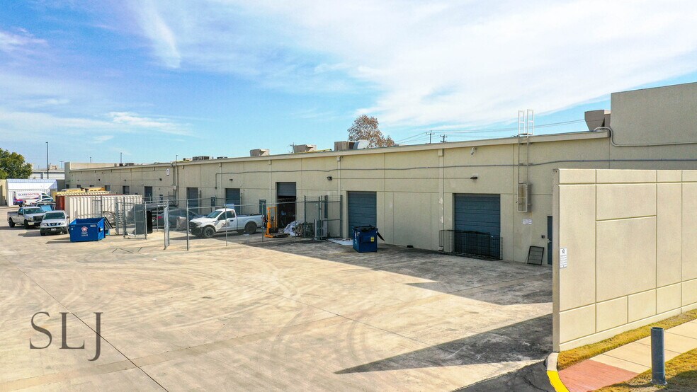 More Photos Of 5563 De Zavala Rd, San Antonio Light Distribution For Lease