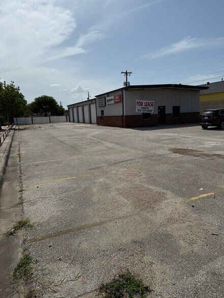 More Photos Of 4005 N Navarro St, Victoria Warehouse For Lease