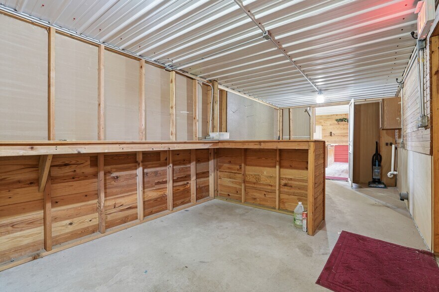 More Photos Of 113 S Wilder St, Chouteau General Retail For Sale