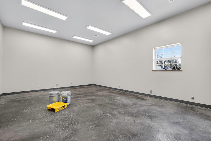 More Photos Of 6121 Highway 177, Shawnee Warehouse For Lease
