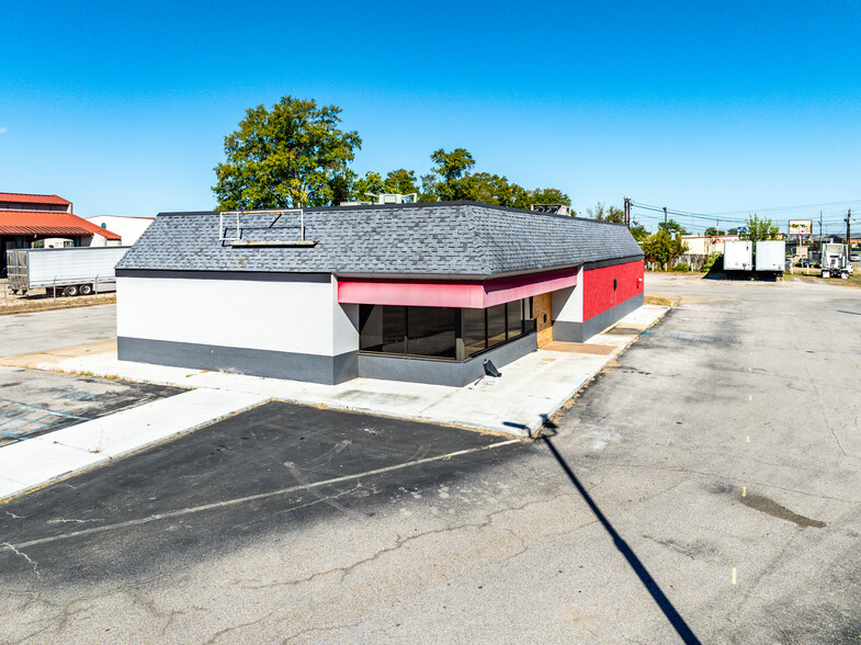 Primary Photo Of 1115 Coliseum Blvd, Montgomery Fast Food For Sale