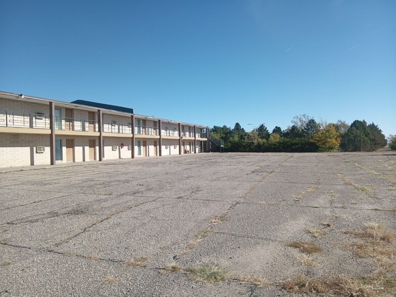 More Photos Of 450 S Lincoln St, Burlington Hotel For Sale