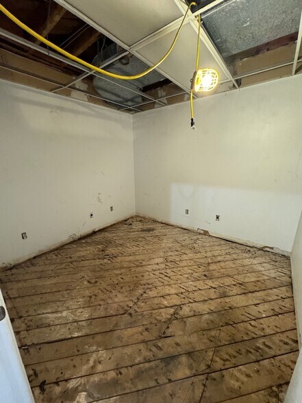 More Photos Of 6 Airline St, Belmont Freestanding For Lease