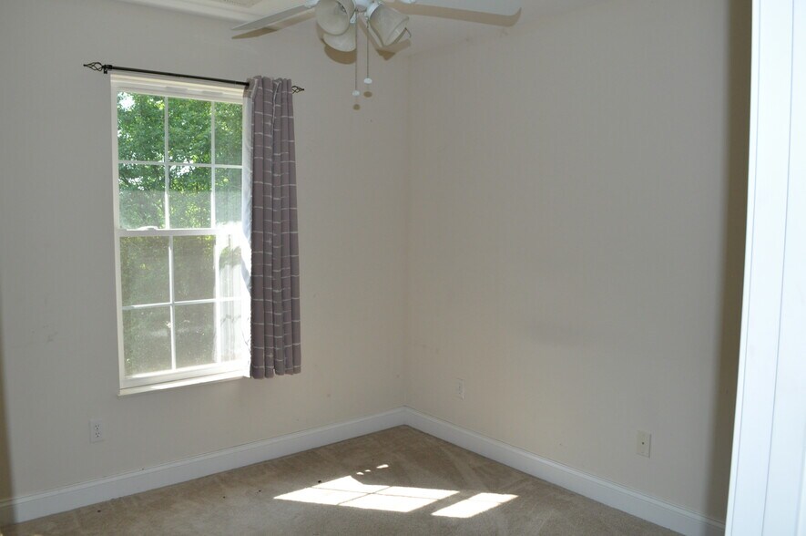 More Photos Of 6447 Rutledge Pike, Knoxville Office For Sale