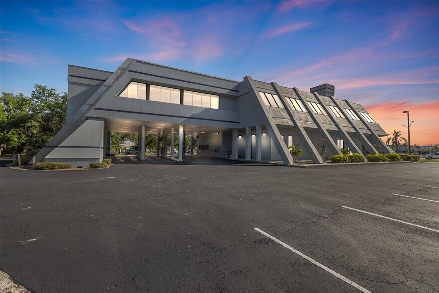 Primary Photo Of 1000 N Tamiami Trl, Nokomis Bank For Lease