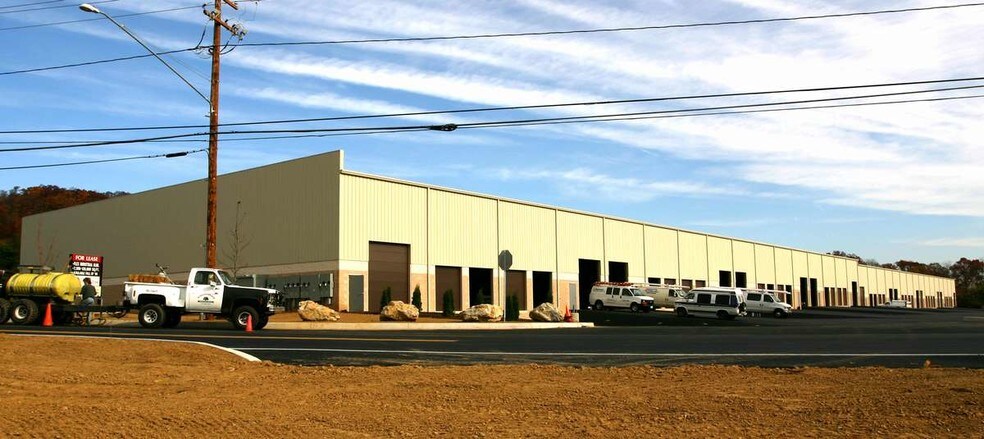 More Photos Of 499 Running Pump Rd, Lancaster Warehouse For Lease