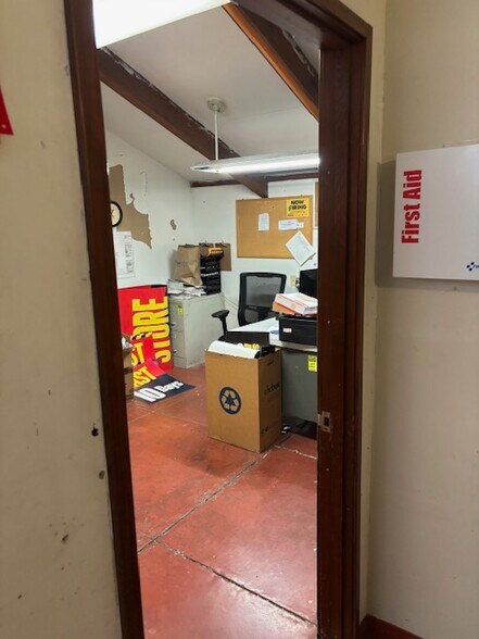 More Photos Of 2120 E Powell Blvd, Gresham General Retail For Sale