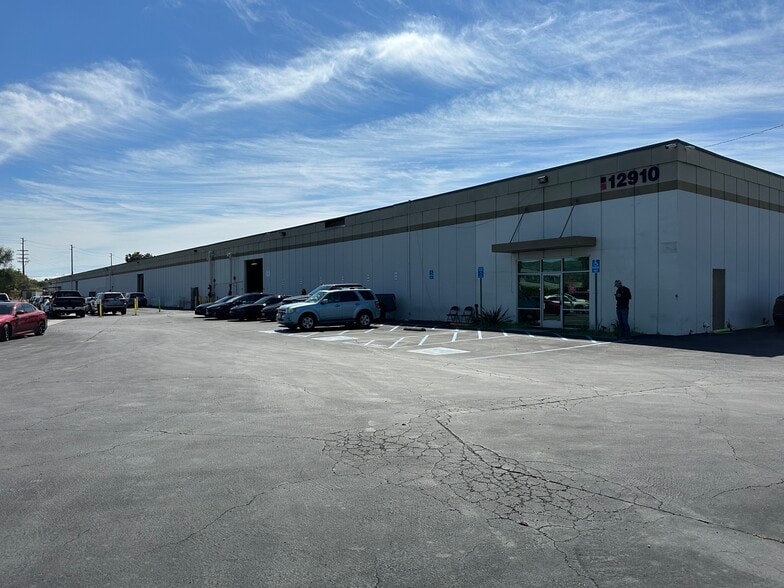 More Photos Of 12910 Mulberry Dr, Whittier Distribution For Lease