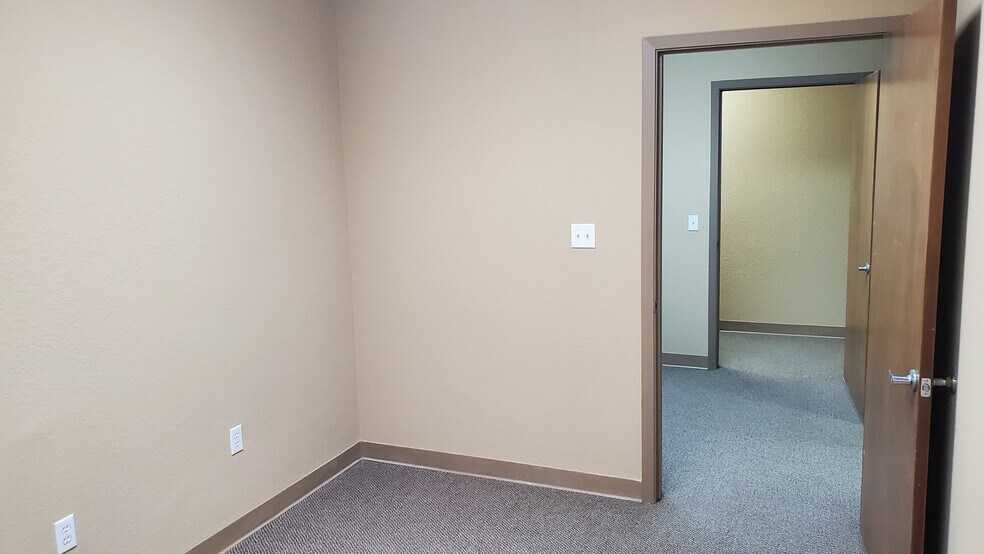 More Photos Of 151 Park Ave, League City Office For Lease