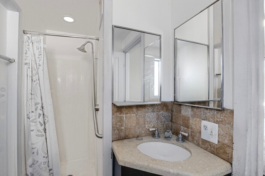 More Photos Of 11234 Hatteras St, North Hollywood Apartments For Sale