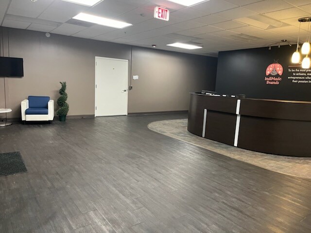 More Photos Of 7820 E Pleasant Valley Rd, Independence Loft Creative Space For Lease