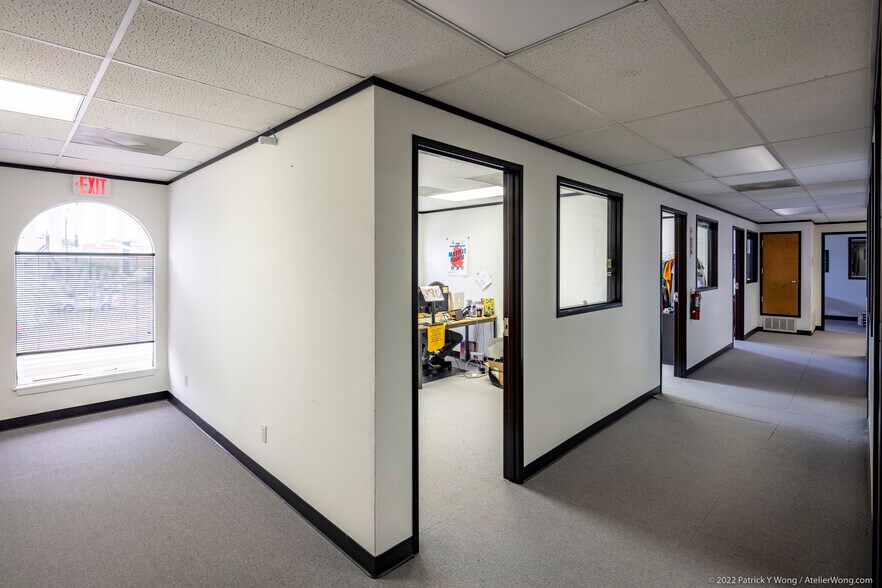 More Photos Of 705 Wallingford Bend, Austin Light Distribution For Lease