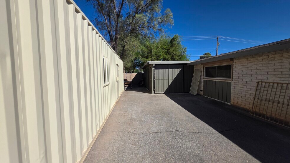 More Photos Of 3909 Vegas Dr, Las Vegas Office For Sale