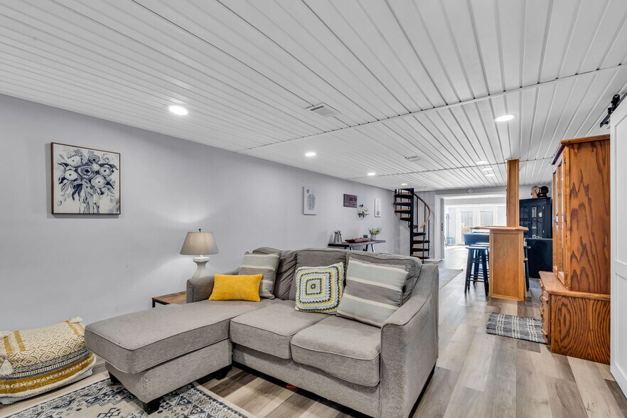 More Photos Of 5643 Yankee St, Fredericktown Specialty For Sale