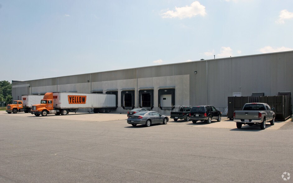 More Photos Of 100 Maple Ridge Dr, Cumberland Distribution For Lease