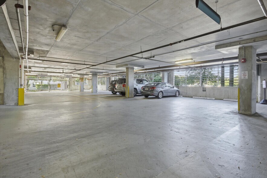 More Photos Of 20200 W dixie Hwy, Aventura Medical For Lease