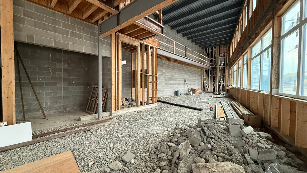 More Photos Of 1659 Water St, Kelowna General Retail For Lease